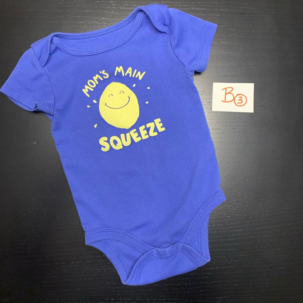 ⭐️5/$10.00⭐️ Joe Fresh 6-12m Short Sleeve Onesie